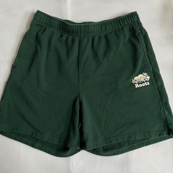 Roots Shorts Dark Green Beaver Logo Fleece Size M Drawstring Waist Cotton Blend - Picture 1 of 7